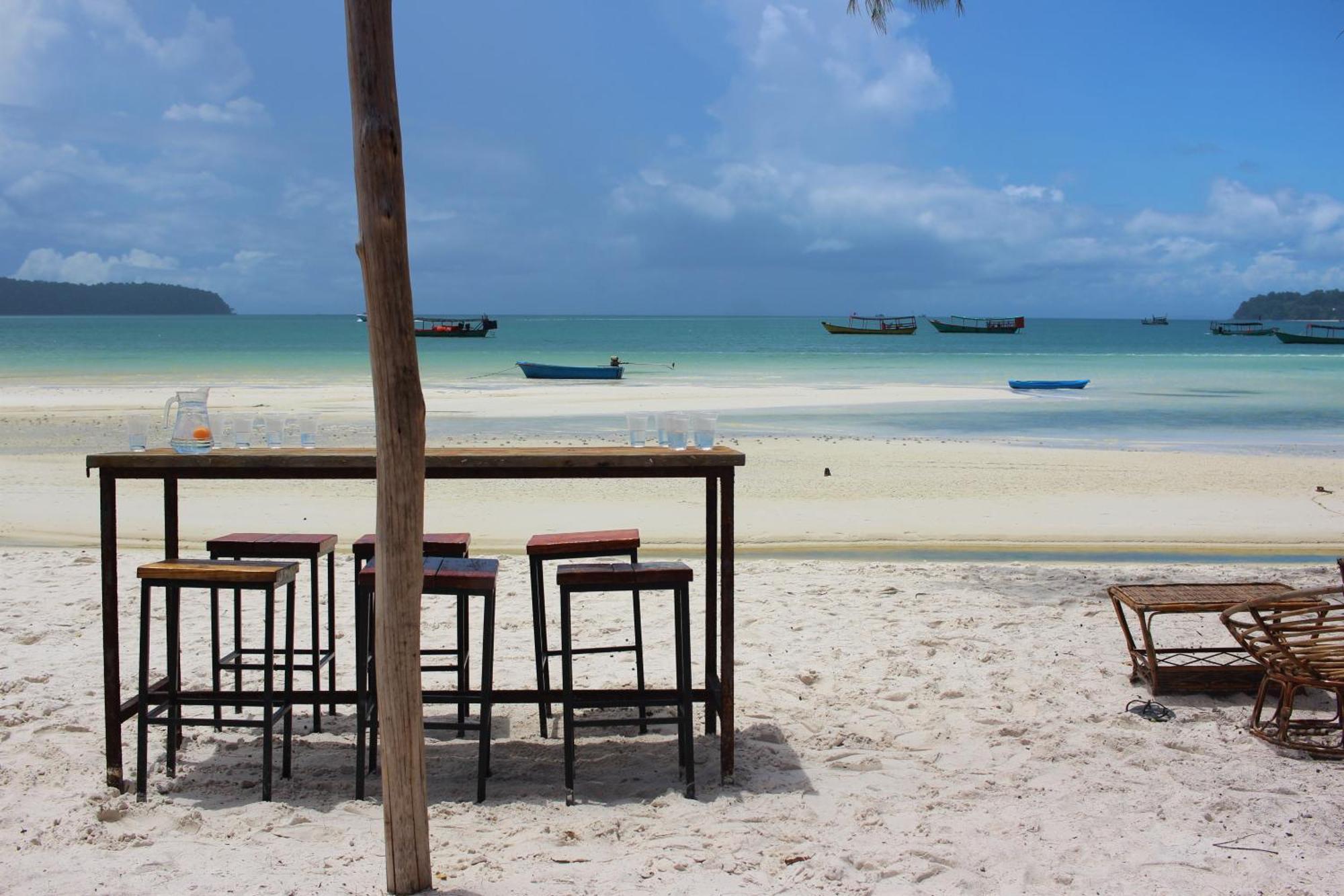Хостел The Big Easy Koh Rong Samloem Ронгсанлем Экстерьер фото
